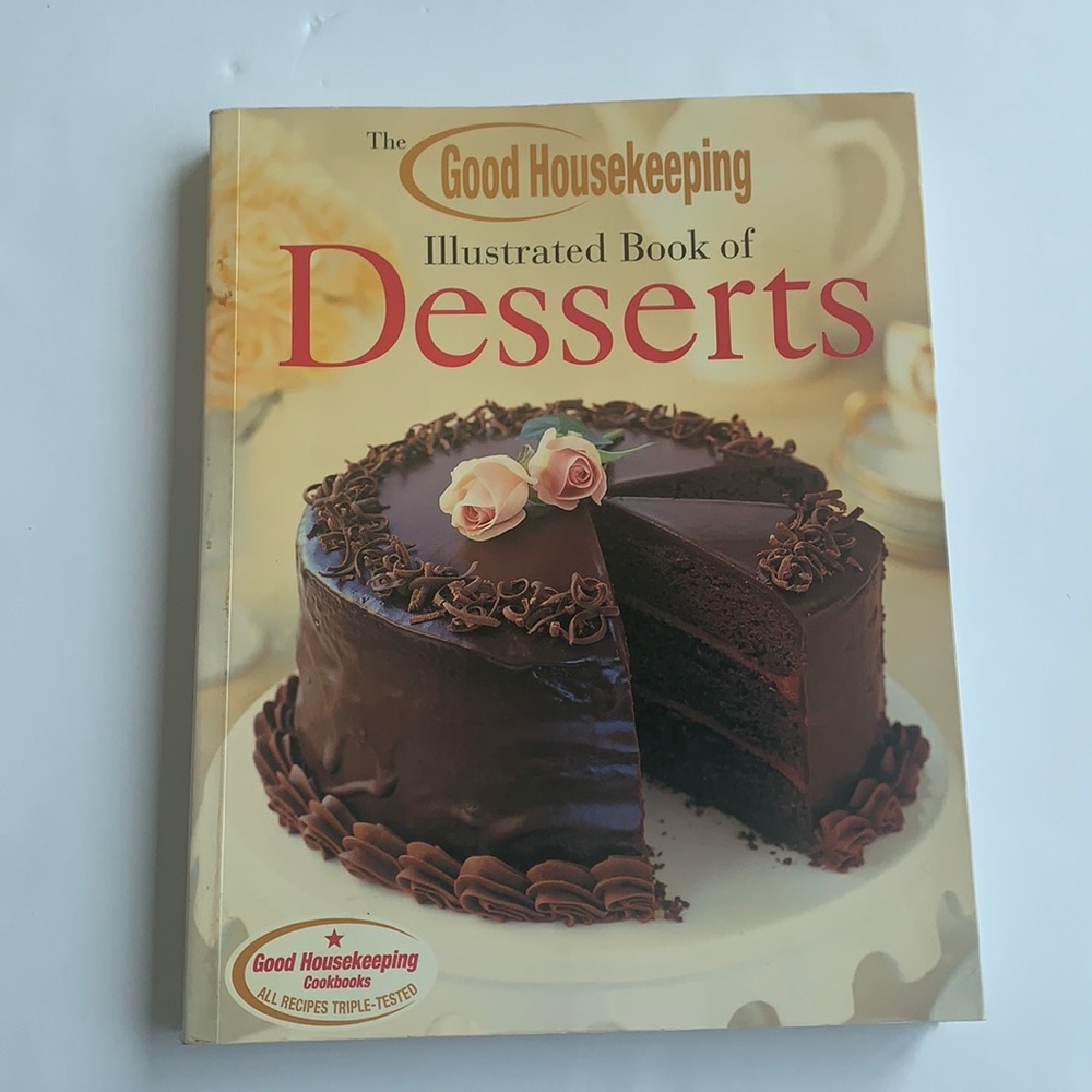 The Good Housekeeping Illustrated Book of Desserts Paperback book